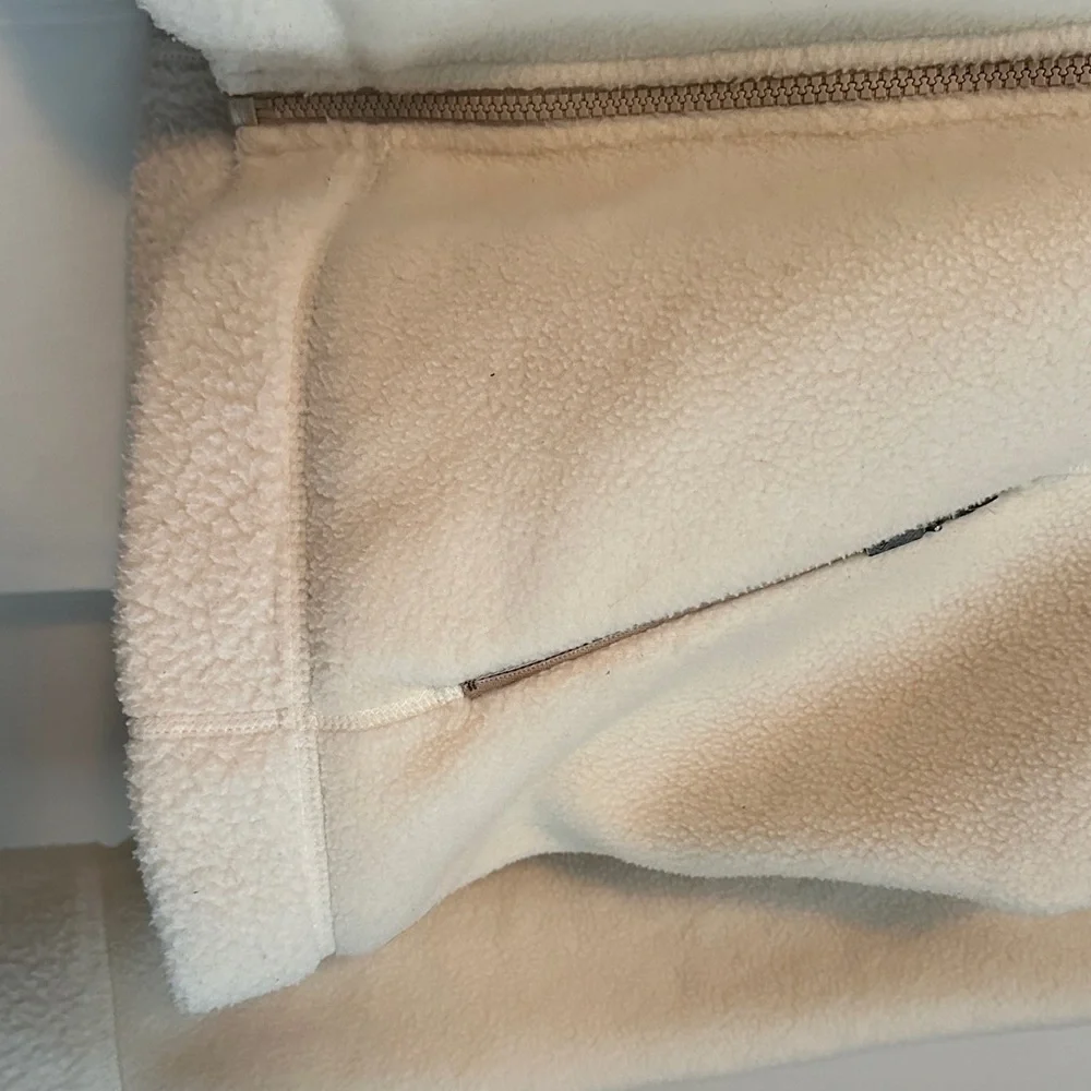 Patagonia Cropped Synchilla Cream Zip-Up Hooded Fleece - Picture 8 of 9